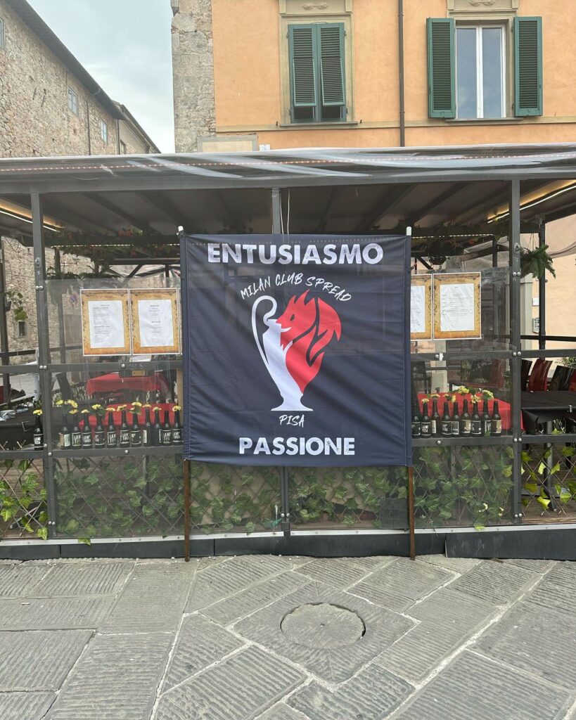 stendardo da stadio del milan club spread pisa
